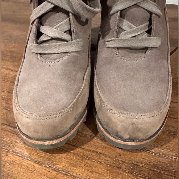 UGG waterproof lace-up booties in light brown - Picture 3 of 7